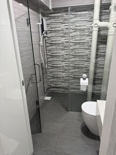 155 Lorong 1 Toa Payoh, 155 Lorong 1 Toa Payoh, 3 Bedrooms, 1,076 sqft, HDB Flat For Rent, by Jason Chen, 500195545 - Bathroom - PropertyGuru.com.sg
