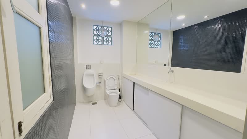 Fitted Shophouse Office Near Tanjong Pagar Mrt, Chinatown / Tanjong Pagar, 1,700 sqft, Office For Rent, by Lance Teo, 500195558 - Bathroom - CommercialGuru.com.sg