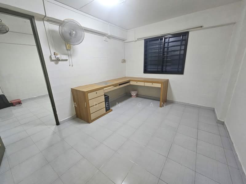 233 Lorong 8 Toa Payoh, 233 Lorong 8 Toa Payoh, 3 Bedrooms, 710 sqft, HDB Flat For Sale, by Aiden Gan, 500195572 - Bedroom - PropertyGuru.com.sg