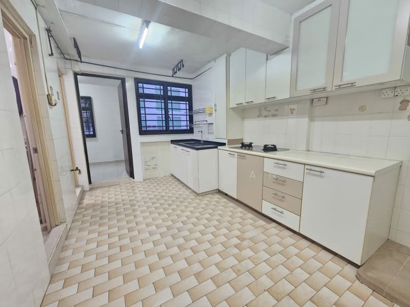 233 Lorong 8 Toa Payoh, 233 Lorong 8 Toa Payoh, 3 Bedrooms, 710 sqft, HDB Flat For Sale, by Aiden Gan, 500195572 - Kitchen - PropertyGuru.com.sg