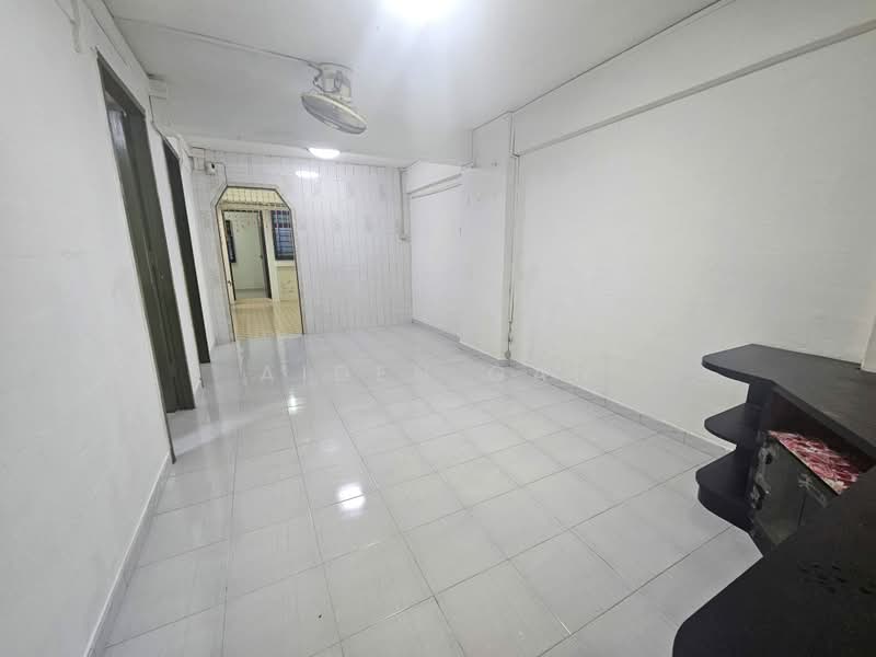 233 Lorong 8 Toa Payoh, 233 Lorong 8 Toa Payoh, 3 Bedrooms, 710 sqft, HDB Flat For Sale, by Aiden Gan, 500195572 - Living - PropertyGuru.com.sg