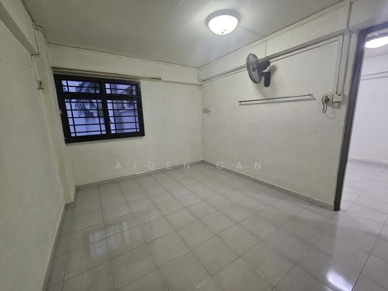 233 Lorong 8 Toa Payoh, 233 Lorong 8 Toa Payoh, 3 Bedrooms, 710 sqft, HDB Flat For Sale, by Aiden Gan, 500195572 - Master Bedroom - PropertyGuru.com.sg