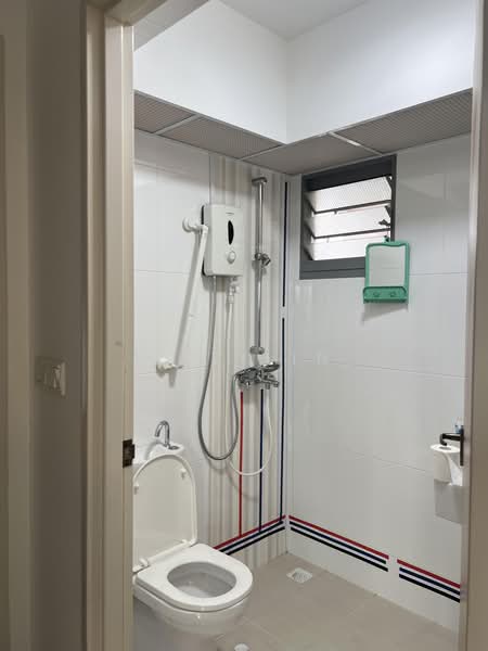 30 Margaret Drive, 30 Margaret Drive, 2 Bedrooms, 667 sqft, HDB Flat For Sale, by May Lin, 500195573 - Bathroom - PropertyGuru.com.sg