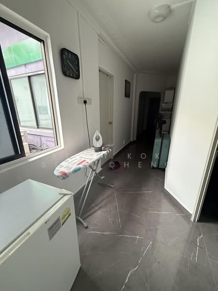 1A sing joo walk, , Room Rental, 110 sqft, Terraced House For Rent, by Kelly Kok Seow Cheng, 500195580 - Corridor - PropertyGuru.com.sg