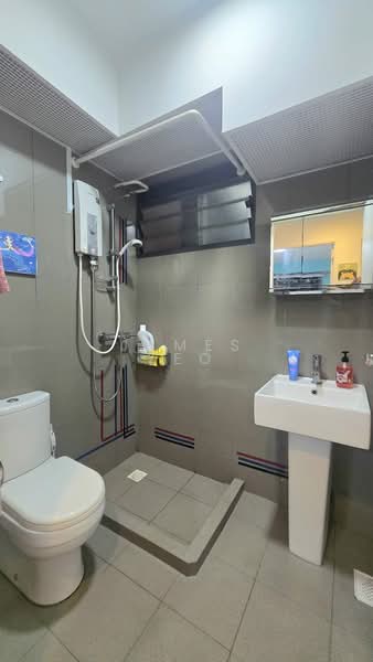 310B Punggol Walk, 310B Punggol Walk, 3 Bedrooms, 990 sqft, HDB Flat For Sale, by James Yeo, 500195590 - Bathroom - PropertyGuru.com.sg