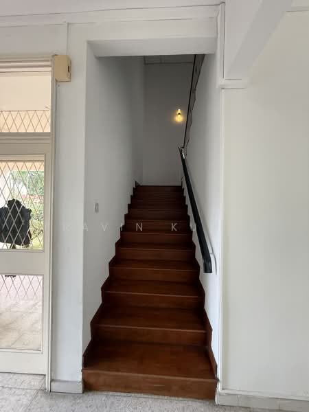 Sunset Way, Sunset Way, 4 Bedrooms, 4,000 sqft, Detached House For Sale, by Pravin Kumar, 500195591 - Entrance - PropertyGuru.com.sg