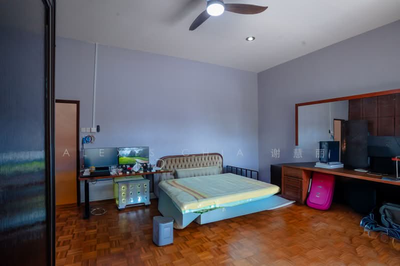 4 bedder Terrace near Kovan enclave, Richards Avenue, 4 Bedrooms, 3,000 sqft, Terraced House For Sale, by Alexis Chia 谢慧丽, 500195594 - Bedroom - PropertyGuru.com.sg