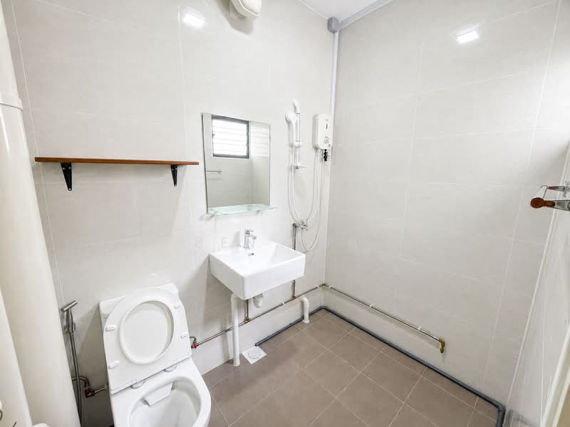 852 Yishun Street 81, 852 Yishun Street 81, 2 Bedrooms, 796 sqft, HDB Flat For Sale, by Ben Toh, 500195602 - Bathroom - PropertyGuru.com.sg