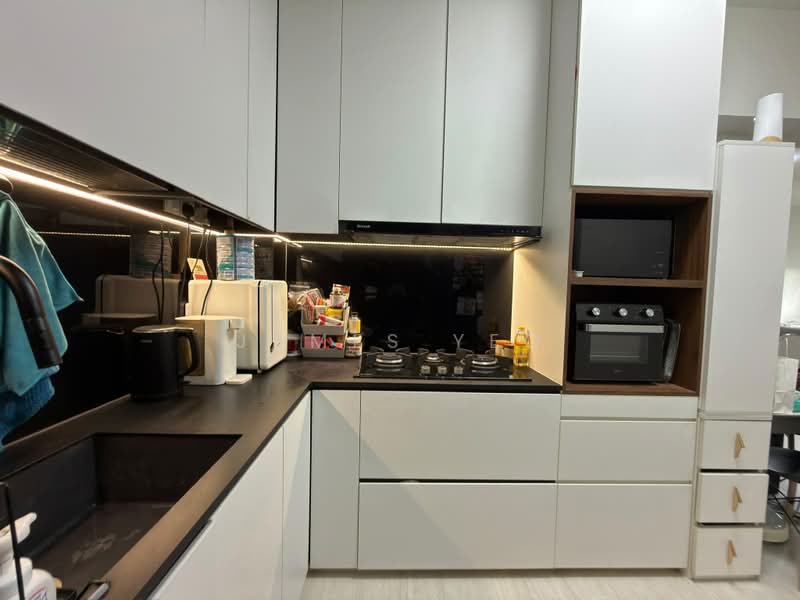 621B Tampines Street 61, 621B Tampines Street 61, 2 Bedrooms, 742 sqft, HDB Flat For Sale, by James Yeo, 500195625 - Kitchen - PropertyGuru.com.sg