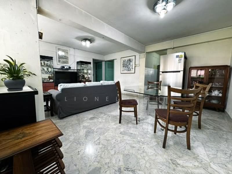 208 Toa Payoh North, 208 Toa Payoh North, 3 Bedrooms, 872 sqft, HDB Flat For Sale, by Lionel Toh, 500195659 - POV from Entrance Lionel Toh Realtor - PropertyGuru.com.sg