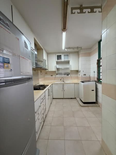560 Ang Mo Kio Avenue 10, 560 Ang Mo Kio Avenue 10, Room Rental, 300 sqft, HDB Flat For Rent, by Jessie Tan 陈杰识, 500195663 - Kitchen - PropertyGuru.com.sg