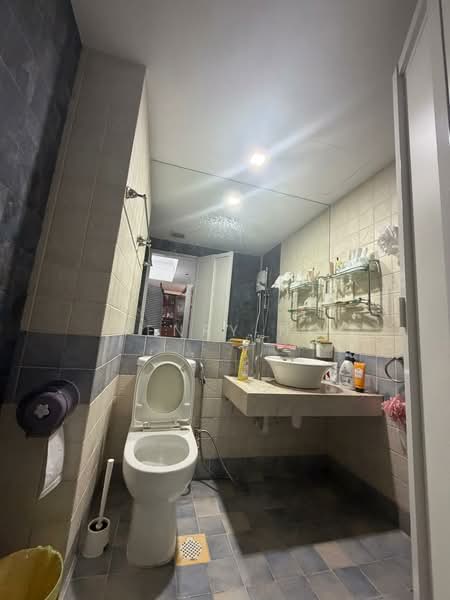 Birmingham Mansions, 130 Thomson Road, 3 Bedrooms, 1,066 sqft, Condominium For Rent, by Henry Ng, 500195670 - Bathroom - PropertyGuru.com.sg