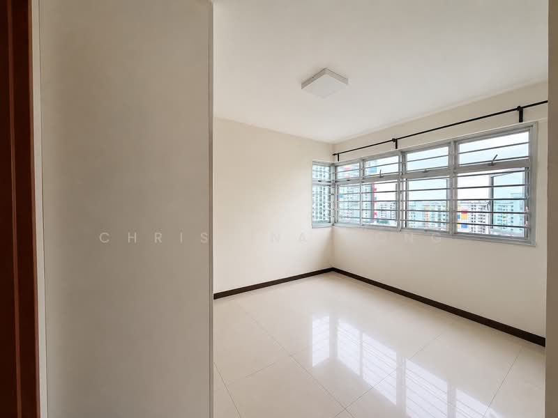 55 Teban Gardens Road, 55 Teban Gardens Road, 3 Bedrooms, 990 sqft, HDB Flat For Sale, by Christina Wong, 500195672 - Master bedroom - PropertyGuru.com.sg