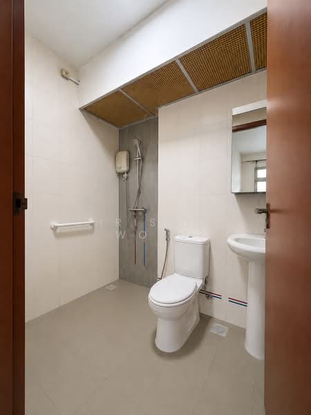 55 Teban Gardens Road, 55 Teban Gardens Road, 3 Bedrooms, 990 sqft, HDB Flat For Sale, by Christina Wong, 500195672 - Master Bathroom - PropertyGuru.com.sg