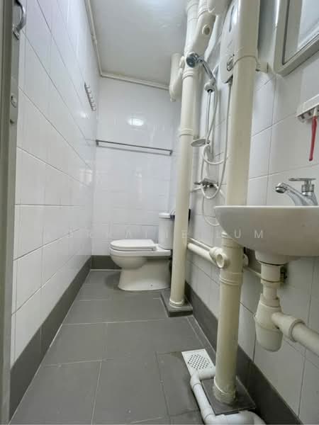 23 Balam Road, 23 Balam Road, 2 Bedrooms, 646 sqft, HDB Flat For Sale, by Lorraine Lum, 500195676 - Bathroom - PropertyGuru.com.sg