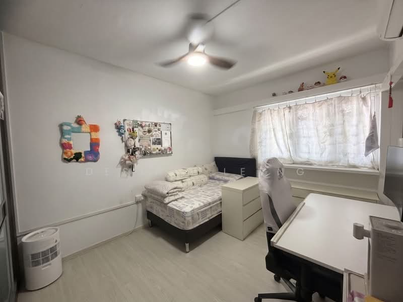 811 Hougang Central, 811 Hougang Central, 2 Bedrooms, 689 sqft, HDB Flat For Sale, by Desiree Leung, 500195678 - Master Bedroom - PropertyGuru.com.sg