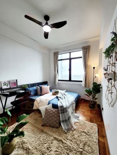Parc Oasis, 35 Jurong East Avenue 1, 5 Bedrooms, 1,069 sqft, Condominium For Rent, by Jeffrey Lee, 500195698 - Bedroom - PropertyGuru.com.sg