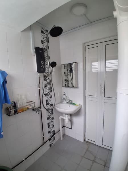 414 Pandan Gardens, 414 Pandan Gardens, Room Rental, 120 sqft, HDB Flat For Rent, by Kelvin Tok, 500195705 - Bathroom - PropertyGuru.com.sg