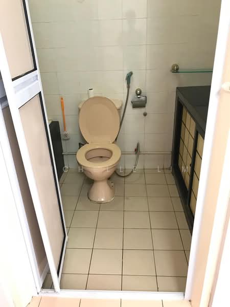 272 Toh Guan Road, 272 Toh Guan Road, 3 Bedrooms, 1,108 sqft, HDB Flat For Rent, by Michelle Lim, 500195706 - Bathroom - PropertyGuru.com.sg