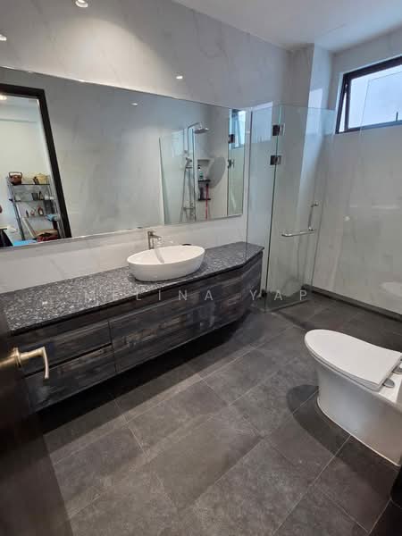 Sembawang Hills Estate, Jalan Kuras, 5 Bedrooms, 4,152 sqft, Terraced House For Sale, by Melina Yap, 500195716 - Bathroom - PropertyGuru.com.sg