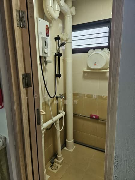 43 Telok Blangah Rise, 43 Telok Blangah Rise, 2 Bedrooms, 635 sqft, HDB Flat For Rent, by Joan Cheng 钟佳晖, 500195718 - Bathroom - PropertyGuru.com.sg
