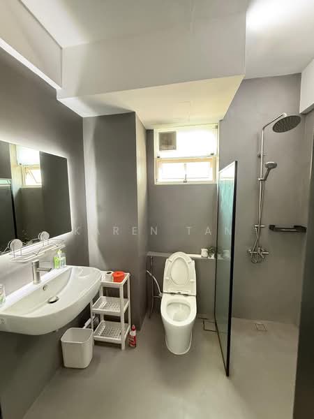 Estella Gardens, 21 - 27 Flora Road, 3 Bedrooms, 1,292 sqft, Condominium For Rent, by Karen Tan, 500195735 - Bathroom - PropertyGuru.com.sg