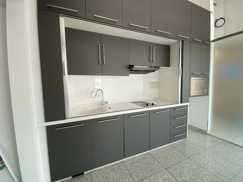 The Central, 8 Eu Tong Sen Street, 1,216 sqft, Office For Rent, by Sandy Lau, 500195744 - Kitchen - CommercialGuru.com.sg