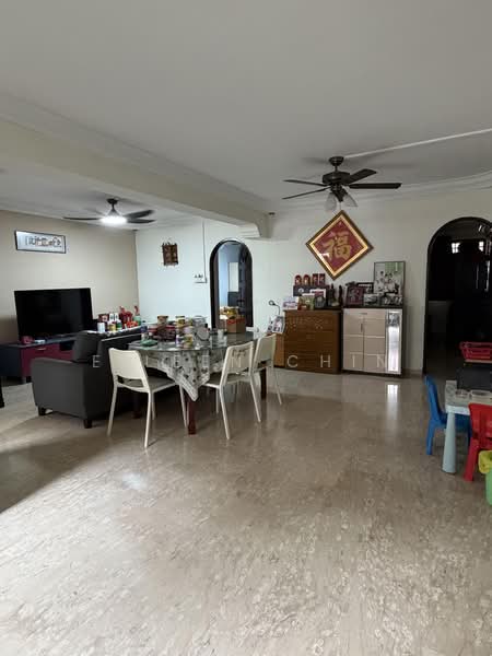 440 Hougang Avenue 8, 440 Hougang Avenue 8, 3 Bedrooms, 1,310 sqft, HDB Flat For Sale, by Eileen Chin, 500195751 - Living Room - PropertyGuru.com.sg