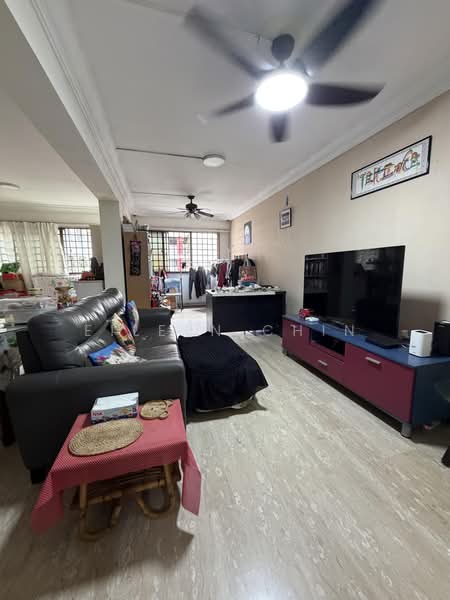 440 Hougang Avenue 8, 440 Hougang Avenue 8, 3 Bedrooms, 1,310 sqft, HDB Flat For Sale, by Eileen Chin, 500195751 - Living Room - PropertyGuru.com.sg