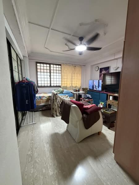 440 Hougang Avenue 8, 440 Hougang Avenue 8, 3 Bedrooms, 1,310 sqft, HDB Flat For Sale, by Eileen Chin, 500195751 - Living Room - PropertyGuru.com.sg