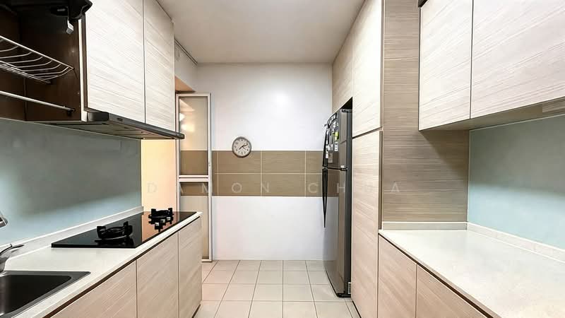 684D Edgedale Plains, 684D Edgedale Plains, 3 Bedrooms, 1,001 sqft, HDB Flat For Sale, by Damon Chua, 500195769 - Kitchen - PropertyGuru.com.sg