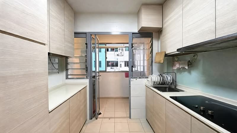 684D Edgedale Plains, 684D Edgedale Plains, 3 Bedrooms, 1,001 sqft, HDB Flat For Sale, by Damon Chua, 500195769 - Kitchen - PropertyGuru.com.sg