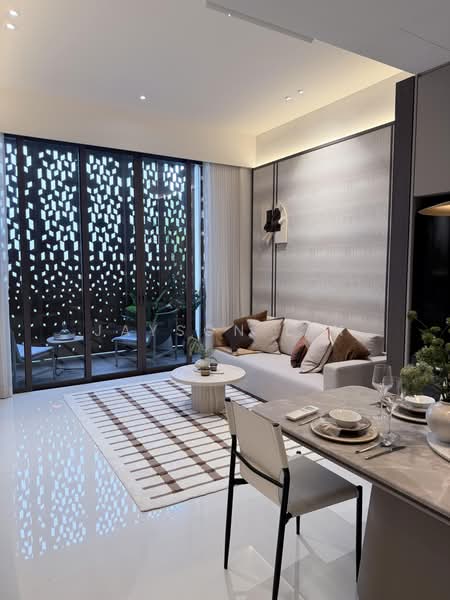Parksuites, 20 Holland Grove Road, 2 Bedrooms, 786 sqft, Condominium For Sale, by Jayson Lin, 500195774 - Living Room - PropertyGuru.com.sg