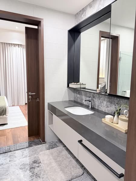 Parksuites, 20 Holland Grove Road, 2 Bedrooms, 786 sqft, Condominium For Sale, by Jayson Lin, 500195774 - Bathroom - PropertyGuru.com.sg