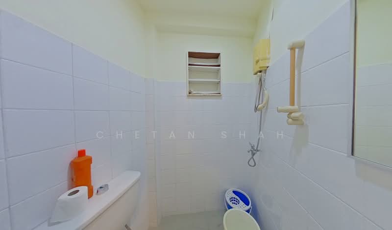 Jalan Besar Road, Jalan Besar road, 2 Bedrooms, 1,350 sqft, Walk-up Apartment For Sale, by Chetan Shah, 500195779 - Bathroom - PropertyGuru.com.sg