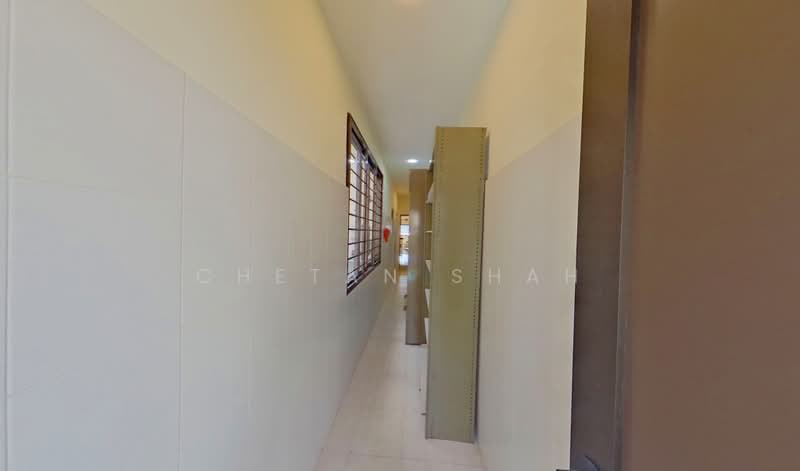 Jalan Besar Road, Jalan Besar road, 2 Bedrooms, 1,350 sqft, Walk-up Apartment For Sale, by Chetan Shah, 500195779 - Corridor - PropertyGuru.com.sg