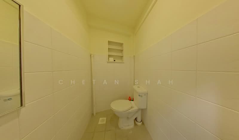 Jalan Besar Road, Jalan Besar road, 2 Bedrooms, 1,350 sqft, Walk-up Apartment For Sale, by Chetan Shah, 500195779 - Bathroom - PropertyGuru.com.sg