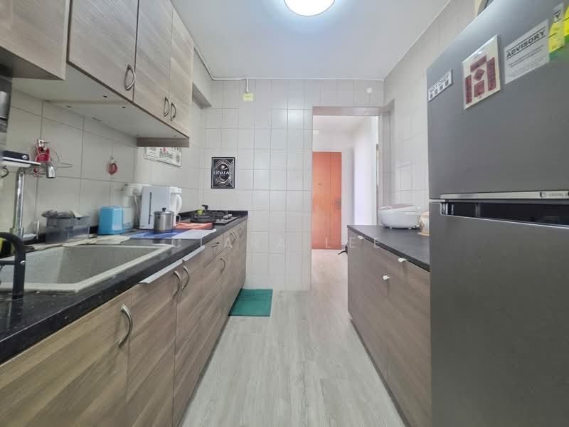 333B Yishun Riverwalk, 333B Yishun Street 31, 2 Bedrooms, 721 sqft, HDB Flat For Sale, by Clara Lee, 500195793 - Kitchen - PropertyGuru.com.sg
