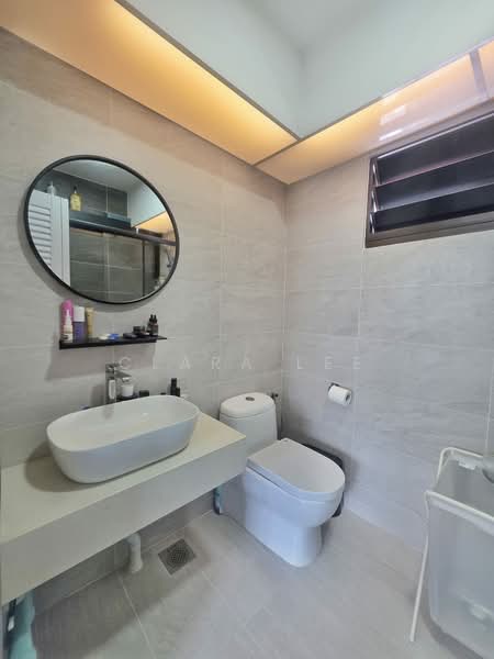 333B Yishun Riverwalk, 333B Yishun Street 31, 2 Bedrooms, 721 sqft, HDB Flat For Sale, by Clara Lee, 500195793 - Master Bathroom - PropertyGuru.com.sg