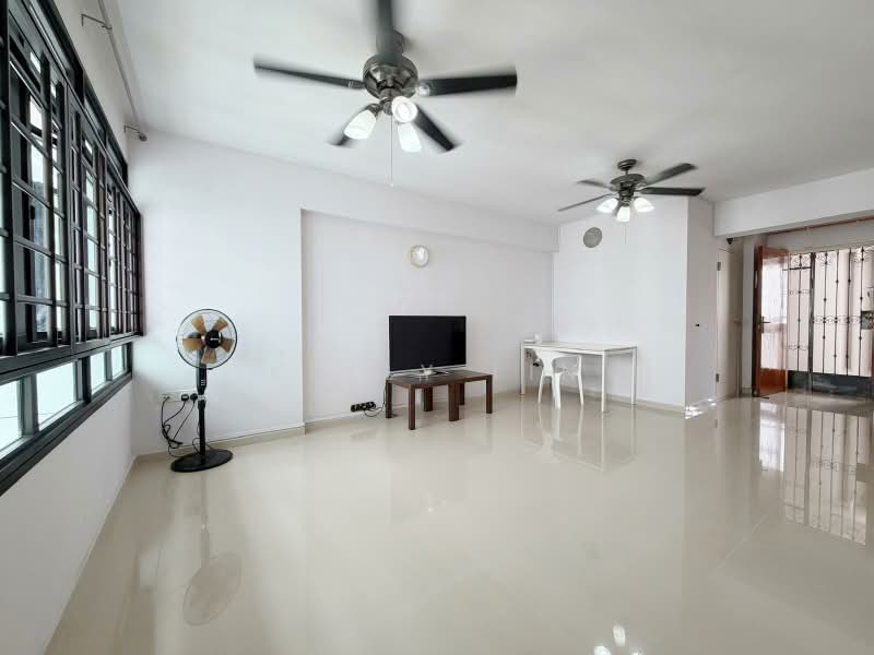 487 Admiralty Link, 487 Admiralty Link, 3 Bedrooms, 1,012 sqft, HDB Flat For Sale, by Kelly Lin, 500195797 - Living Room - PropertyGuru.com.sg