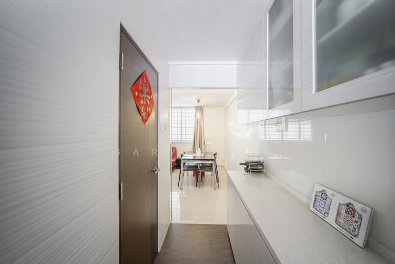 109 Bishan Street 12, 109 Bishan Street 12, 3 Bedrooms, 904 sqft, HDB Flat For Sale, by Gary Wang, 500195800 - Corridor - PropertyGuru.com.sg