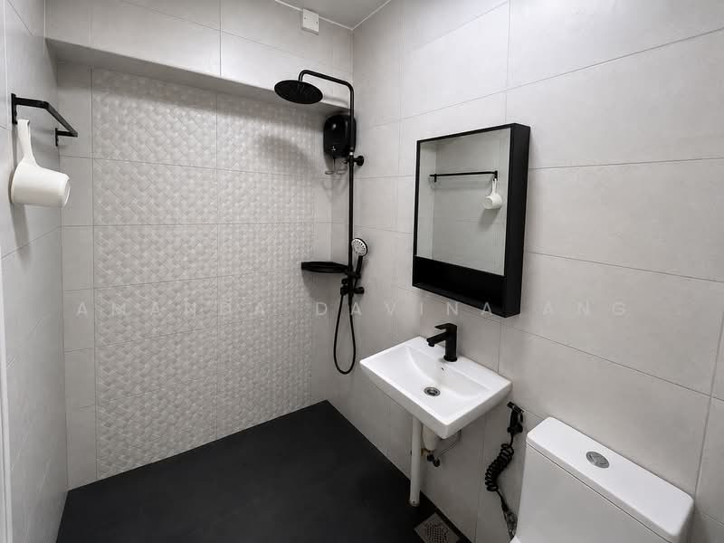 10 Chai Chee Road, 10 Chai Chee Road, 3 Bedrooms, 1,033 sqft, HDB Flat For Sale, by Amanda Davina Ang, 500195808 - Master Bathroom - PropertyGuru.com.sg