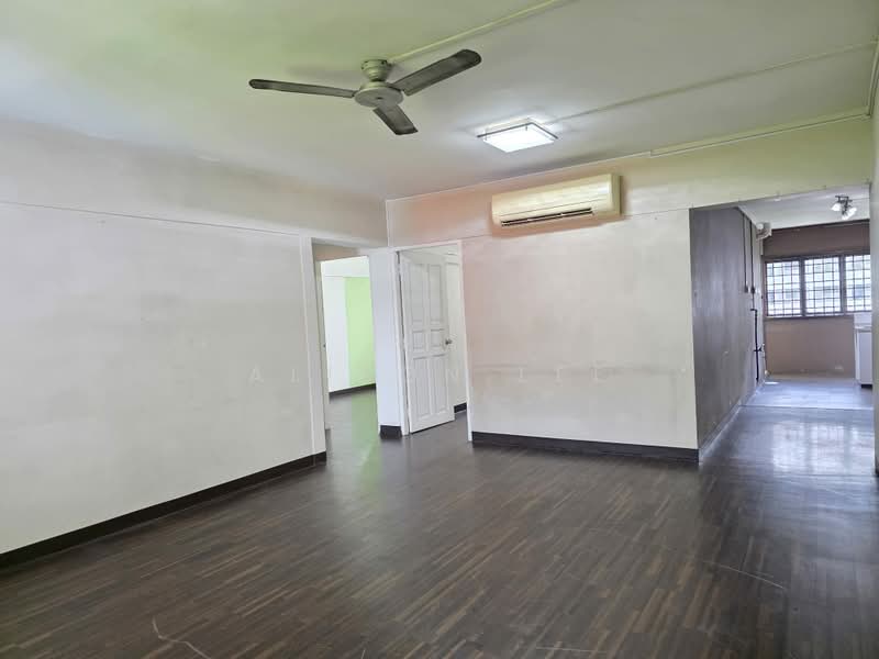 9 Gloucester Road, 9 Gloucester Road, 3 Bedrooms, 980 sqft, HDB Flat For Sale, by Alison Lee, 500195829 - Living Room - PropertyGuru.com.sg