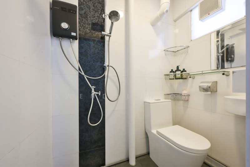 434 Clementi Avenue 3, 434 Clementi Avenue 3, 2 Bedrooms, 721 sqft, HDB Flat For Sale, by Gwendolyn Ow, 500195840 - Bathroom - PropertyGuru.com.sg