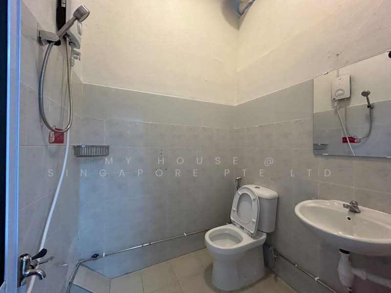 lor 8 geylang rd, , Room Rental, 154 sqft, Shophouse For Rent, by Xiao Dong, 500195853 - Bathroom - PropertyGuru.com.sg