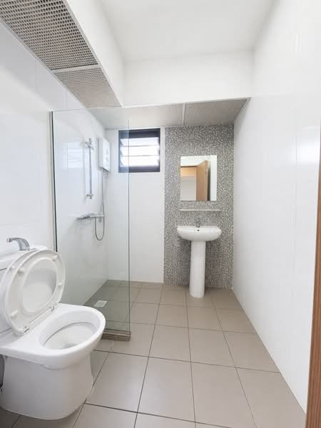 104A Bidadari Park Drive, 104A Bidadari Park Drive, 3 Bedrooms, 1,001 sqft, HDB Flat For Sale, by Christine Wee, 500195866 - Bathroom - PropertyGuru.com.sg