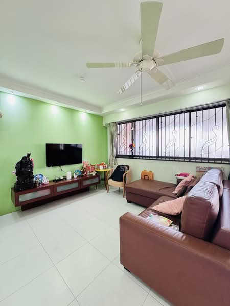 768 Yishun Avenue 3, 768 Yishun Avenue 3, 3 Bedrooms, 904 sqft, HDB Flat For Sale, by Marcus Tan, 500195893 - Living Room - PropertyGuru.com.sg