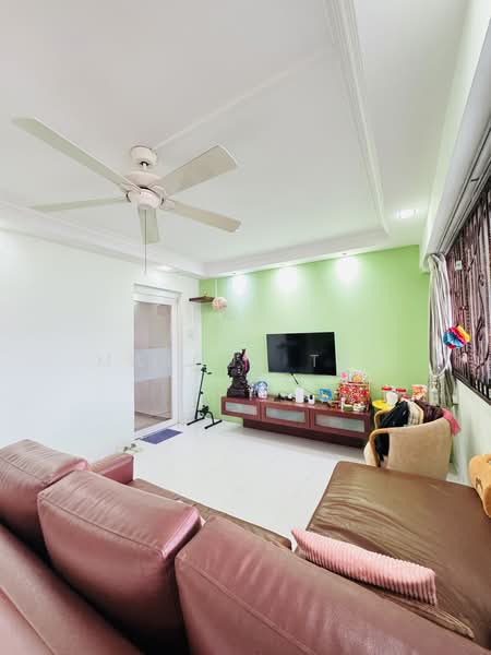 768 Yishun Avenue 3, 768 Yishun Avenue 3, 3 Bedrooms, 904 sqft, HDB Flat For Sale, by Marcus Tan, 500195893 - Living Room - PropertyGuru.com.sg