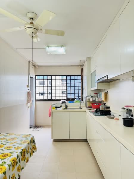 768 Yishun Avenue 3, 768 Yishun Avenue 3, 3 Bedrooms, 904 sqft, HDB Flat For Sale, by Marcus Tan, 500195893 - Kitchen - PropertyGuru.com.sg