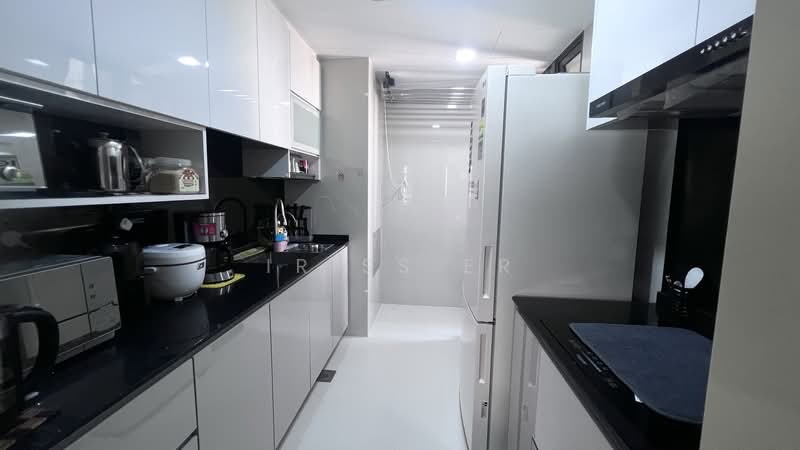 Miltonia Residences, 520 Miltonia Close, 2 Bedrooms, 840 sqft, Condominium For Sale, by Iriss Er, 500195931 - Kitchen - PropertyGuru.com.sg